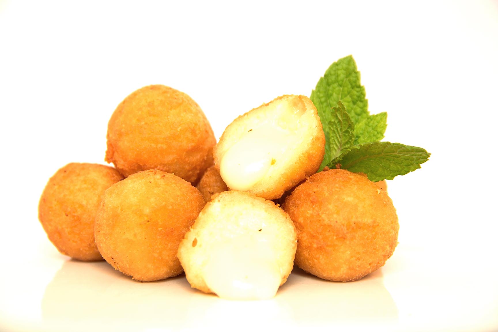 Bolinhas de queijo para montar cento de salgados em Juiz de Fora